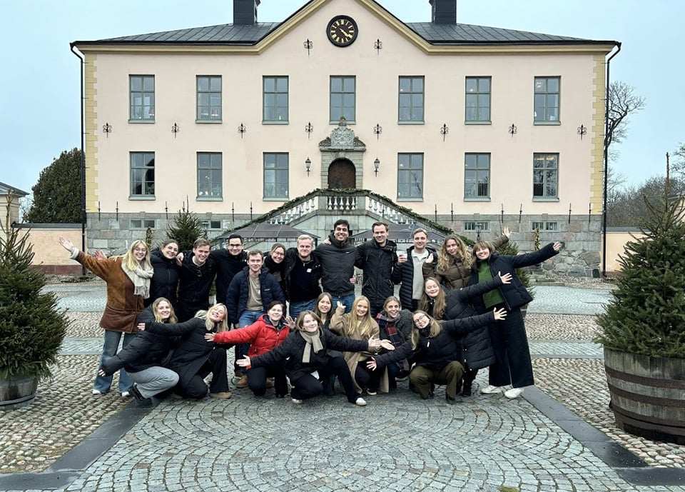 Traineerna utanför Hesselby Slott.