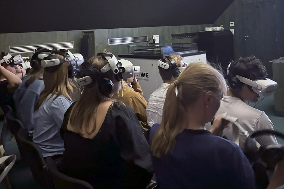 Traineerna iförda VR-utrustning