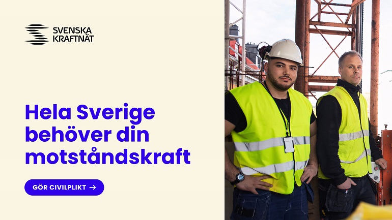 Två elektriker står på ett bygge, iklädda gula varselvästar.