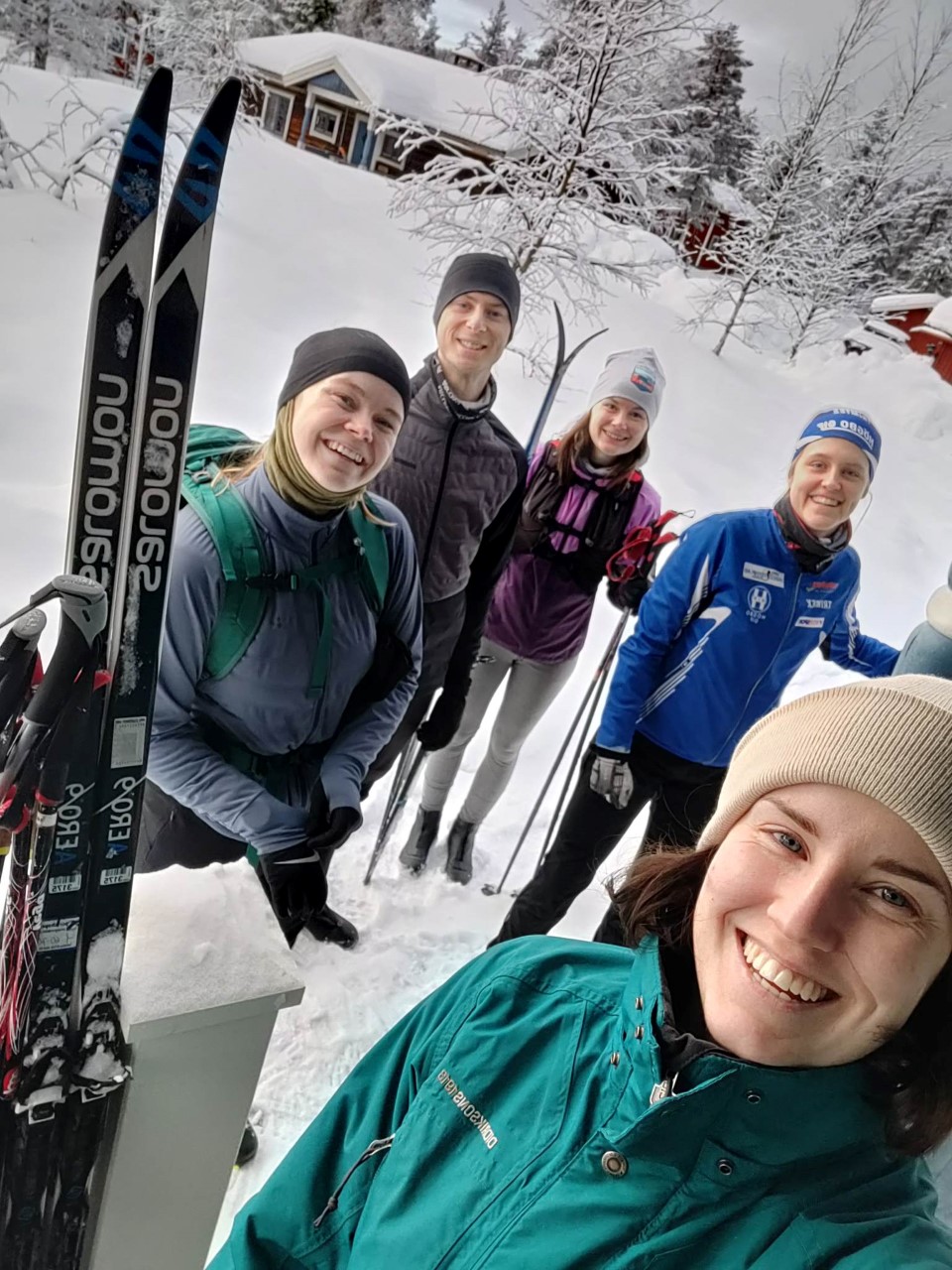 Traineerna åker skidor