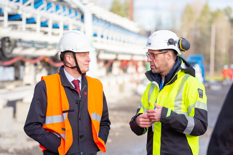 Anders Ygeman och entreprenören JV Hochtief-Implenia