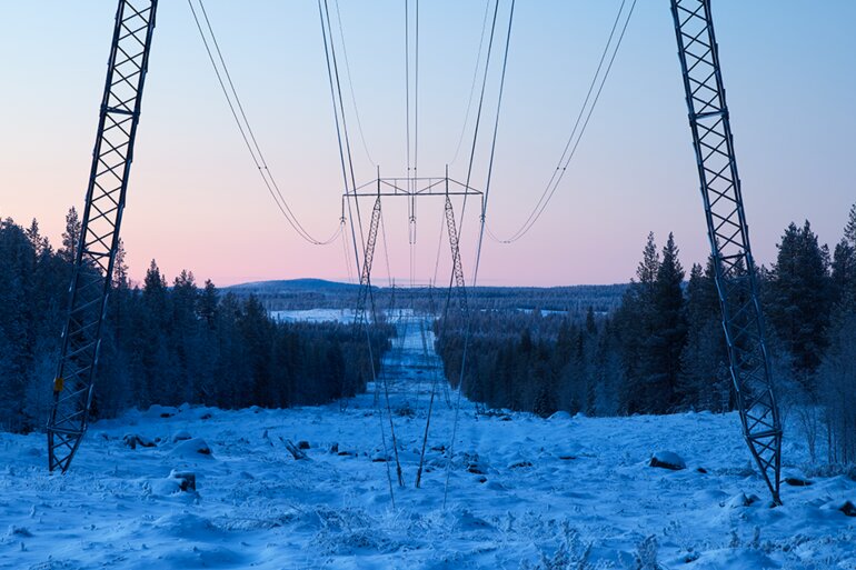 Ledningsgata i vinterlandskap