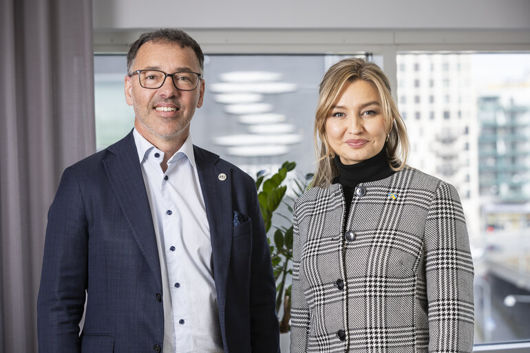 Per Eckemark och Ebba Busch på Svenska kraftnäts kontor