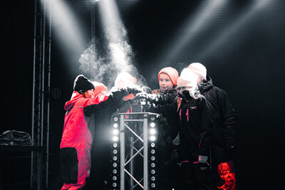 Eleverna trycker på knappen